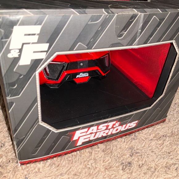 Fast & Furious 1:18 Scale Lykan Hypersport Die-cast Vehicle with Dom Figure - Picture 7 of 17